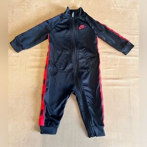 Nike Baby Boys Long Sleeve Tricot Taping Full Zip Coverall
Size 12 months